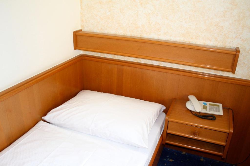 M\u00fcllner Hotel